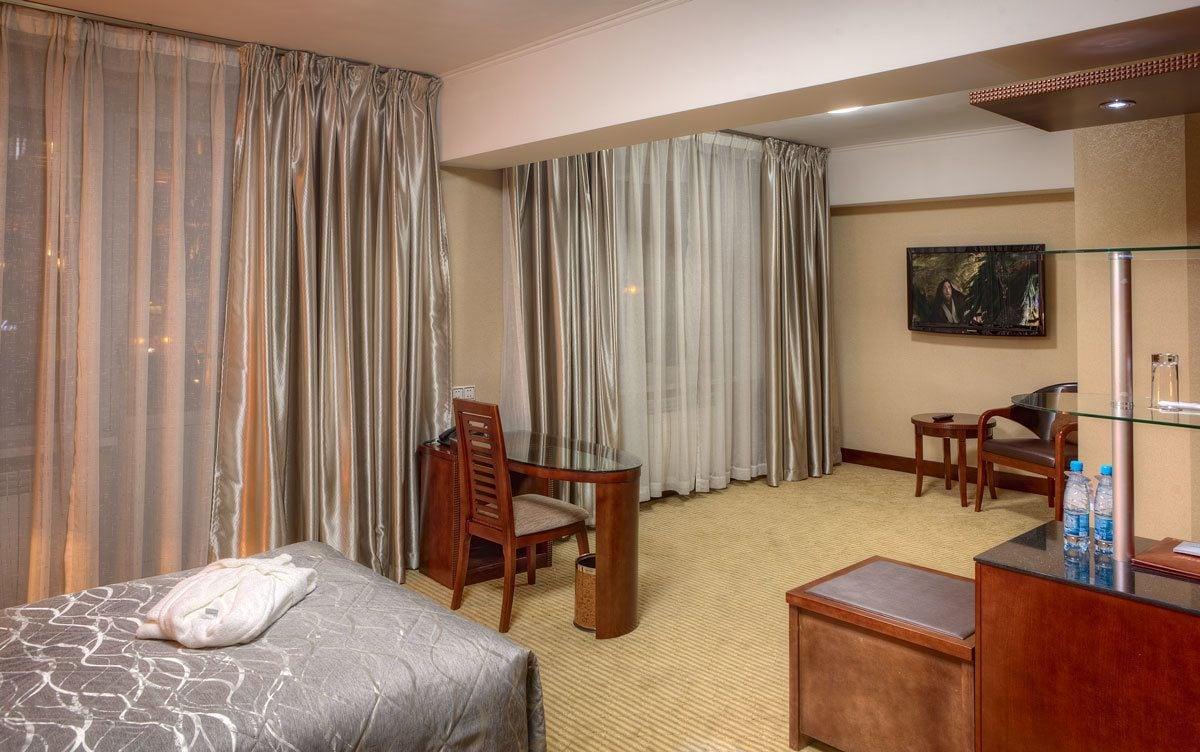 โวยาจโฮเต็ล Hotel อัลมาตี ภายนอก รูปภาพ