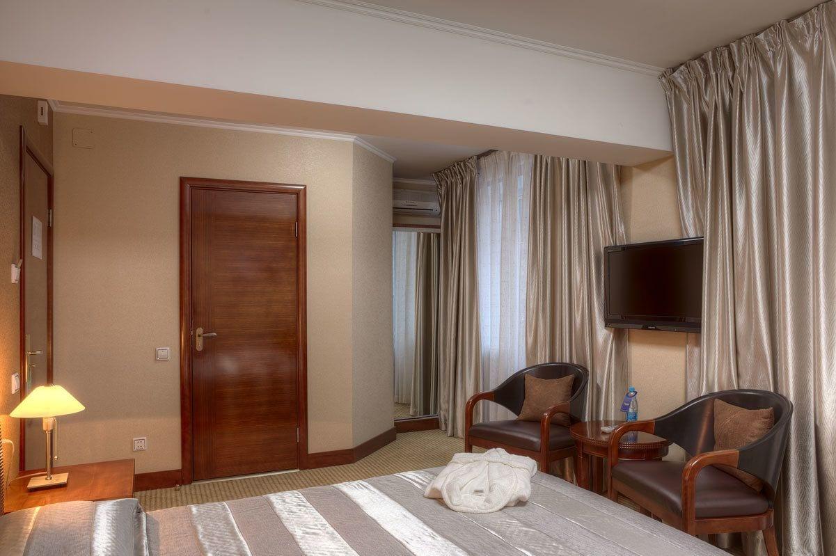 โวยาจโฮเต็ล Hotel อัลมาตี ภายนอก รูปภาพ