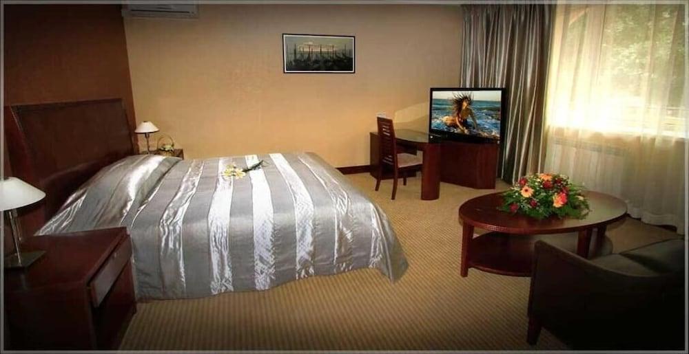 โวยาจโฮเต็ล Hotel อัลมาตี ภายนอก รูปภาพ