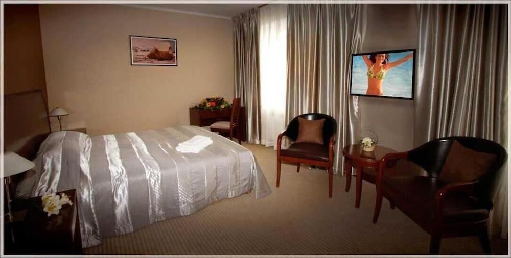 โวยาจโฮเต็ล Hotel อัลมาตี ภายนอก รูปภาพ