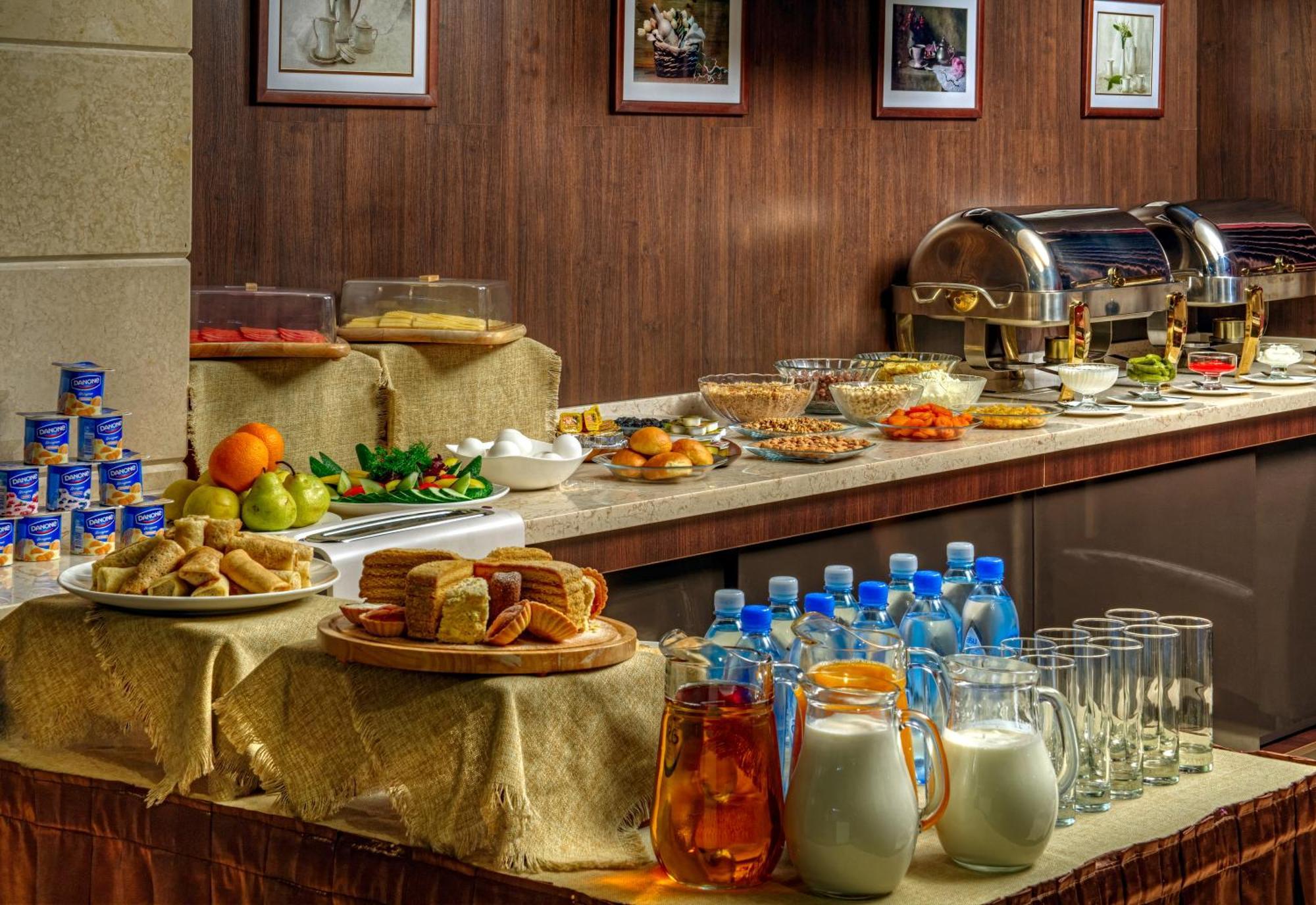โวยาจโฮเต็ล Hotel อัลมาตี ภายนอก รูปภาพ